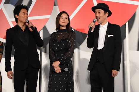 左から福山雅治、吉田羊、リリー・フランキー。