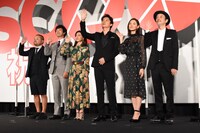 「SCOOP!」初日舞台挨拶の様子。