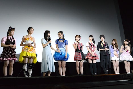 「シンデレラゲーム」初日舞台挨拶の様子。