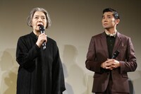 左から樹木希林、本木雅弘。