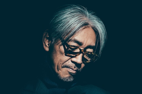 坂本龍一 (Photograph by Chad Kamenshine)