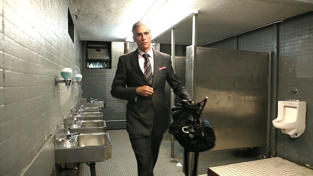 ハンサムでモテモテ、実はホームレス？モデル兼写真家を追ったドキュメンタリー公開