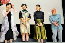 「続・深夜食堂」完成披露舞台挨拶の様子。