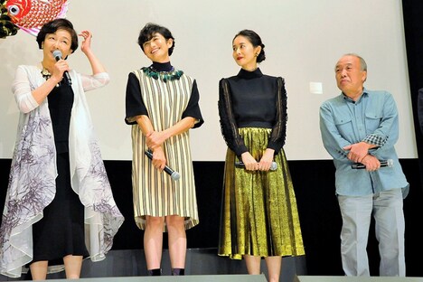 「続・深夜食堂」完成披露舞台挨拶の様子。