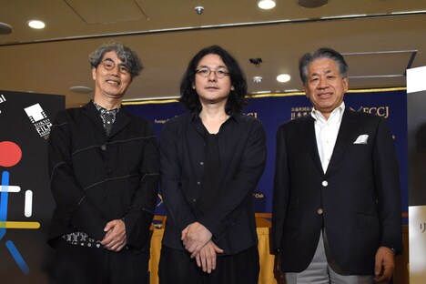 左から安藤紘平、岩井俊二、椎名保。