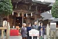 「ぼくのおじさん」ヒット祈願イベントの様子。