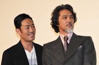 左から中村勘九郎、加藤雅也。
