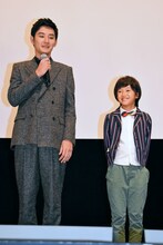 左から松田龍平、大西利空。