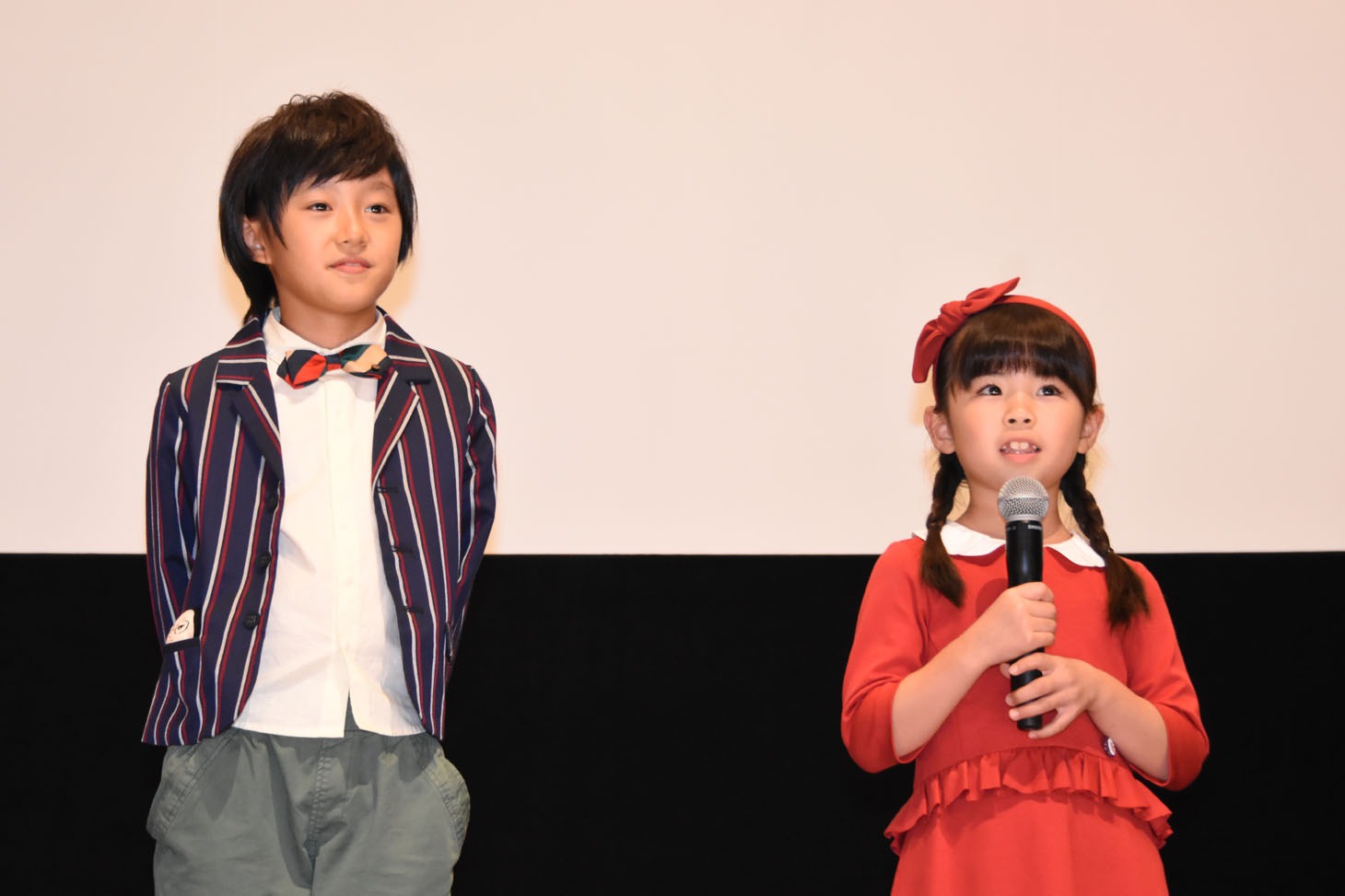 左から大西利空、小菅汐梨。