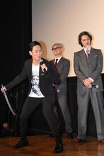 刀を振るも猿を倒せなかった中村勘九郎。