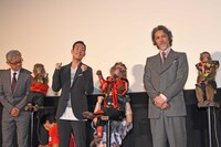 左から堤幸彦、中村勘九郎、加藤雅也。