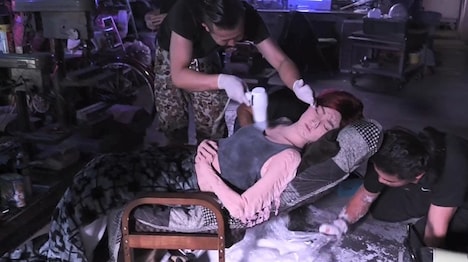 「Lullaby」MVのメイキングカット。