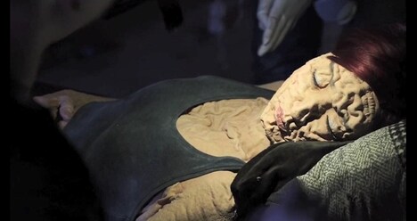 「Lullaby」MVのメイキングカット。