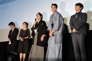 「聖の青春」完成披露試写会の様子。左から森義隆、竹下景子、松山ケンイチ、東出昌大、安田顕。