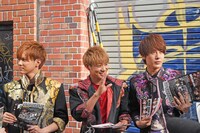 左から水野勝、辻本達規、土田拓海。