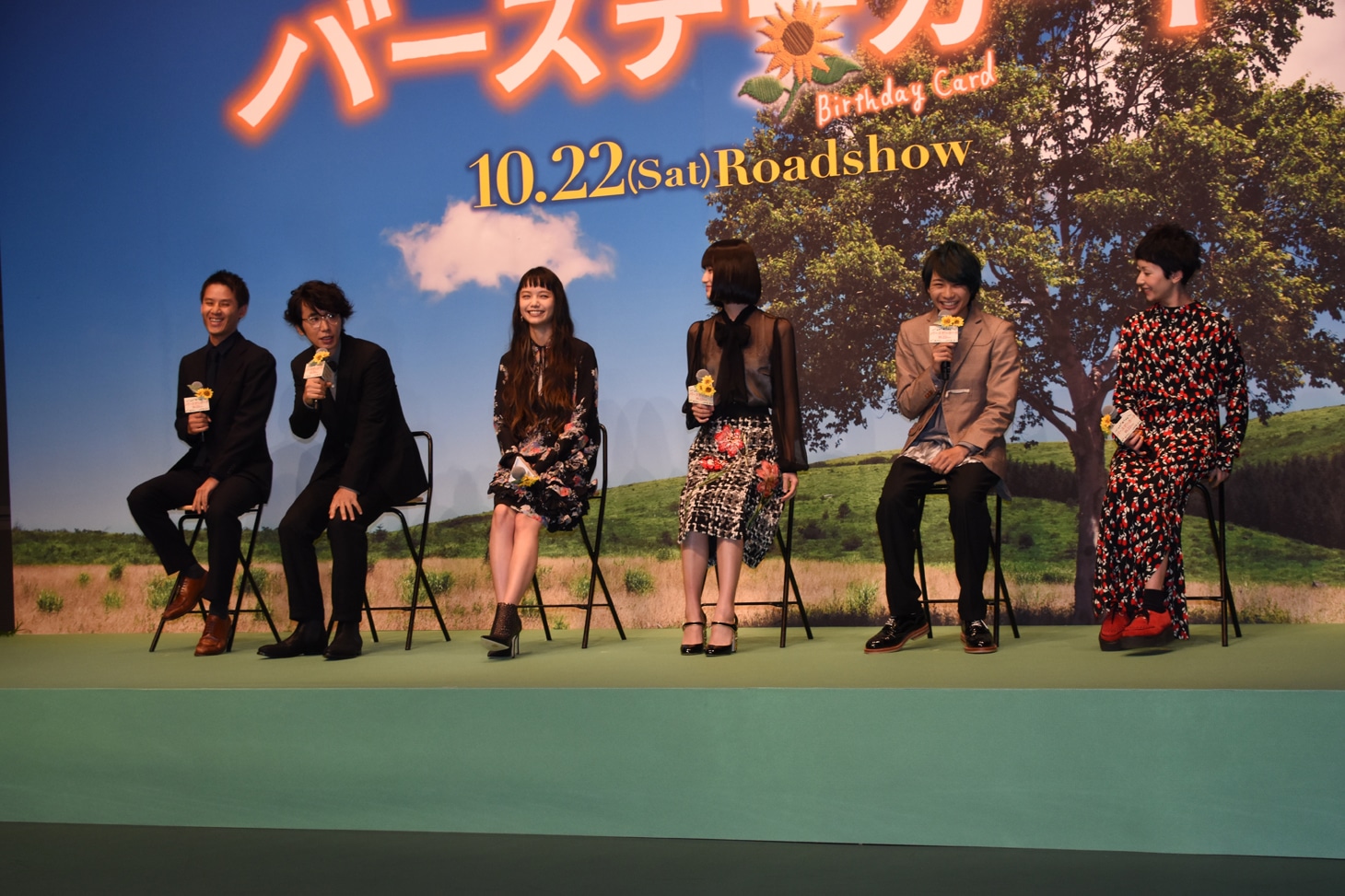 「バースデーカード」完成報告会見の様子。