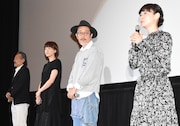 「お父さんと伊藤さん」初日舞台挨拶より、左から藤竜也、上野樹里、リリー・フランキー、タナダユキ。