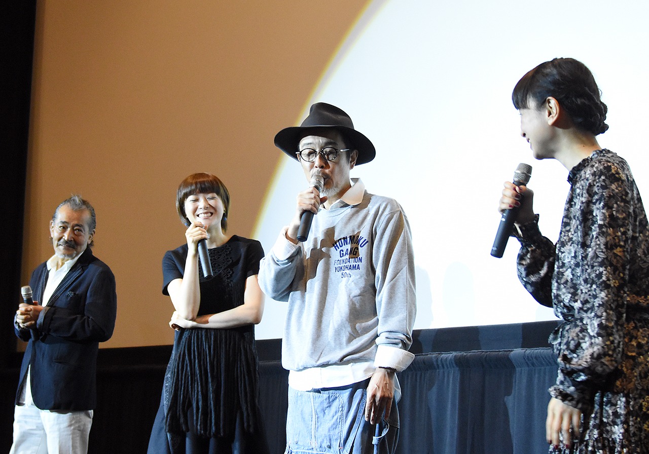 「お父さんと伊藤さん」初日舞台挨拶の様子。