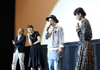 「お父さんと伊藤さん」初日舞台挨拶の様子。