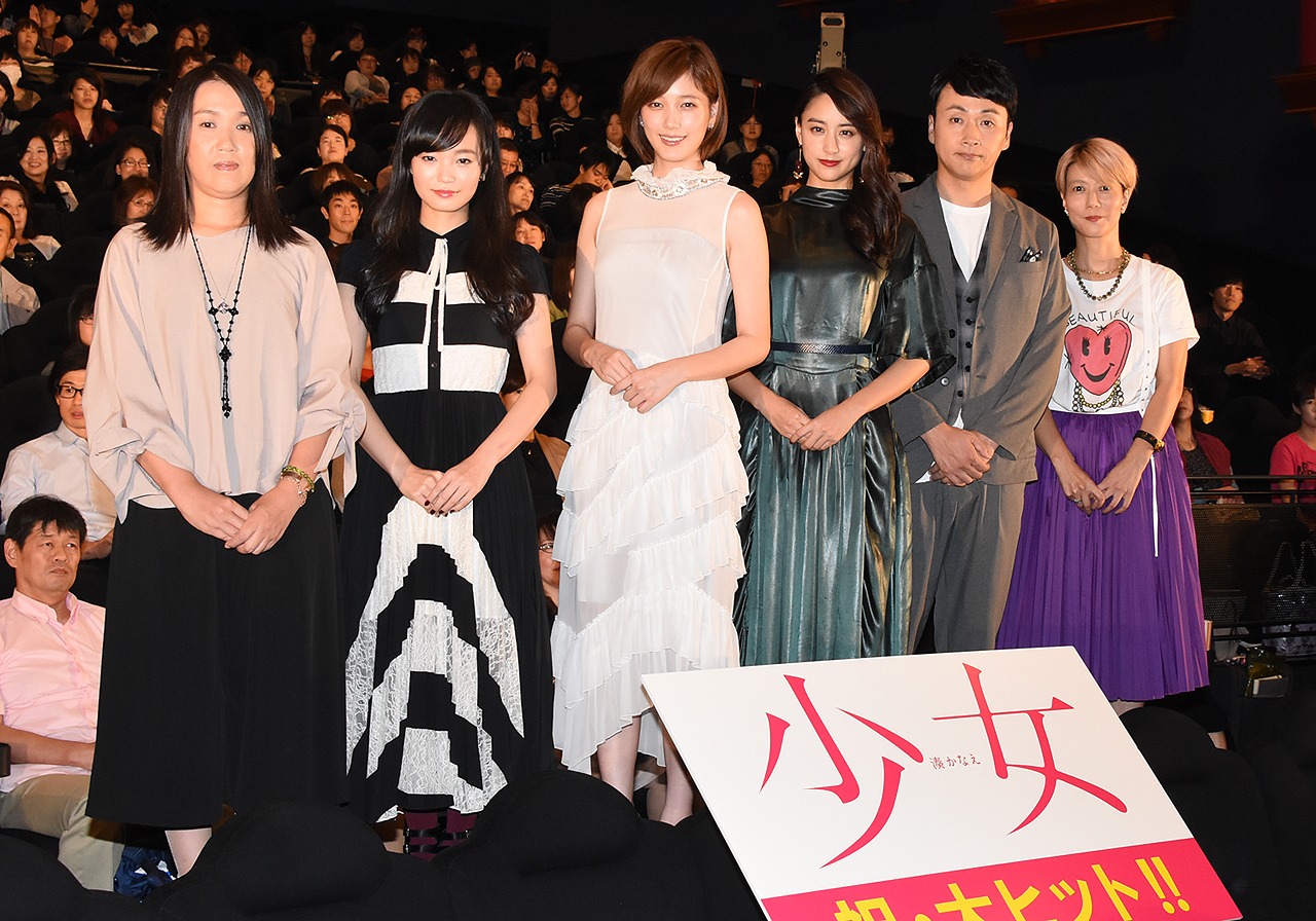 「少女」初日舞台挨拶の様子。