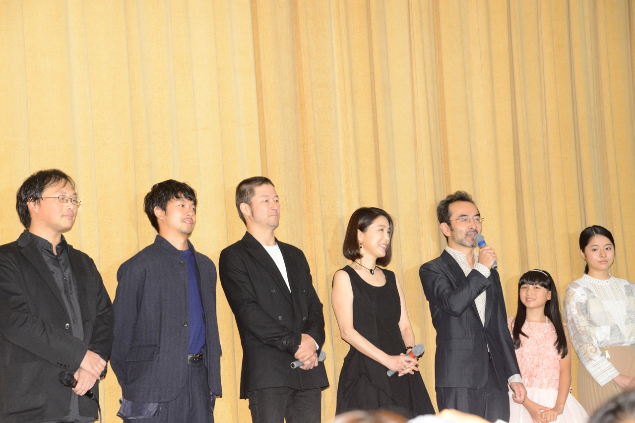 「淵に立つ」初日舞台挨拶の様子。左から深田晃司、太賀、浅野忠信、筒井真理子、古舘寛治、篠川桃音、真広佳奈。