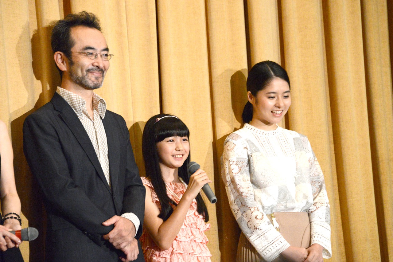 左から古舘寛治、篠川桃音、真広佳奈。