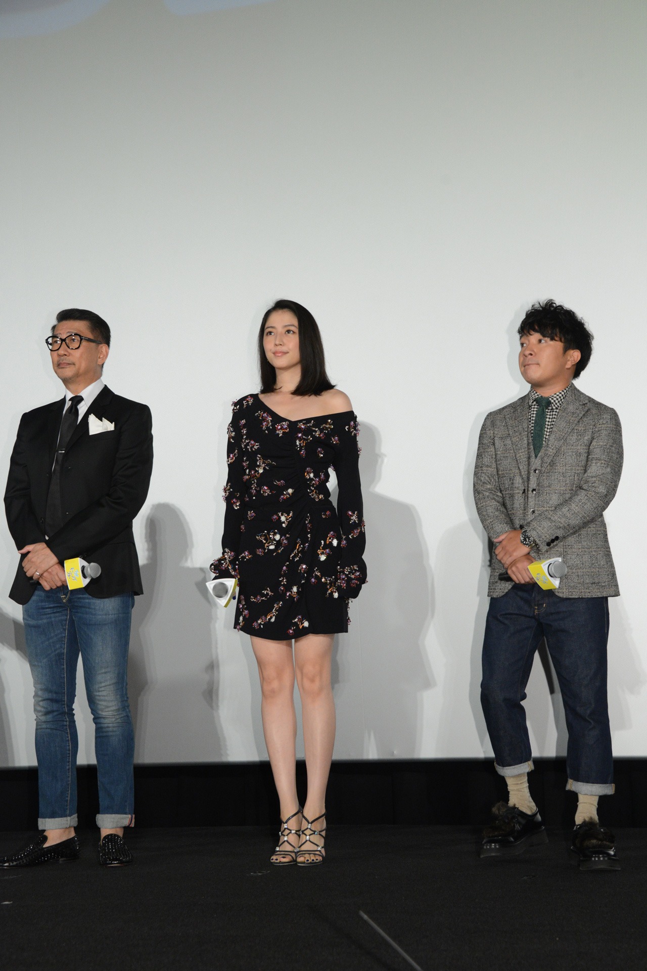 左から中井貴一、長澤まさみ、濱田岳。