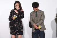 左から長澤まさみ、濱田岳。