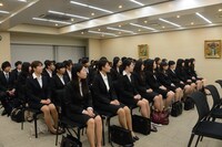 「何者」特別宣伝隊長を決める模擬面接の会場の様子。