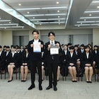 佐藤健が「何者」宣伝隊長へ任命証授与、学生たちの模擬面接に「緊張感あった」