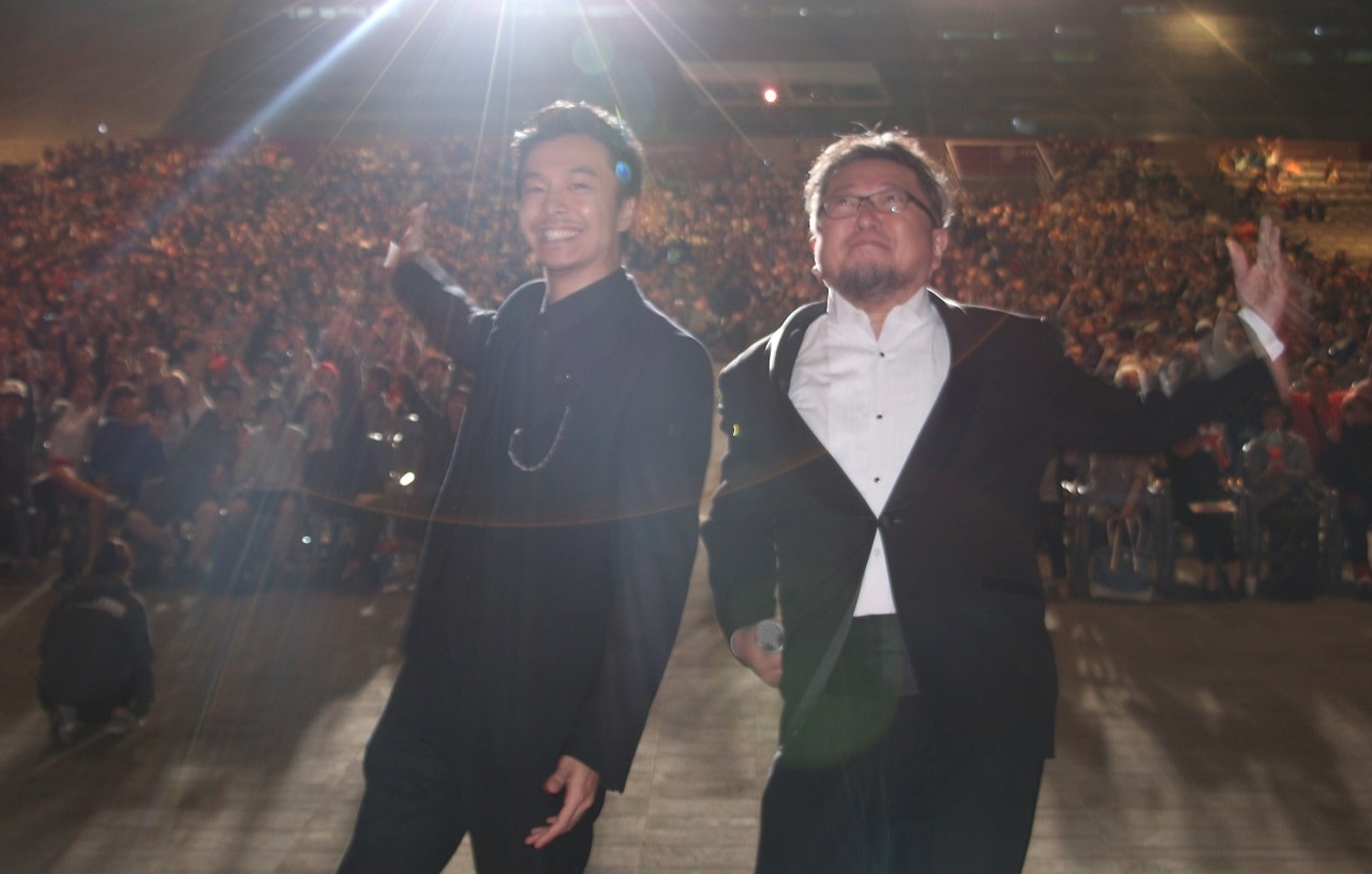 第21回釜山国際映画祭舞台挨拶の様子。左から長谷川博己、樋口真嗣。