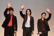 左から竹内涼真、蕨野友也、稲葉友。