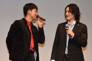 左から竹内涼真、蕨野友也。