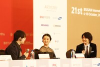 左から新海誠、上白石萌音、神木隆之介。