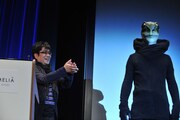 第49回シッチェス・カタロニア国際映画祭に出席した大友啓史(左)とカエル男(右)。