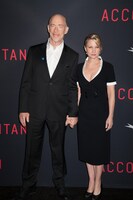 左からJ・K・シモンズ、妻のミシェル・シューマッハ。