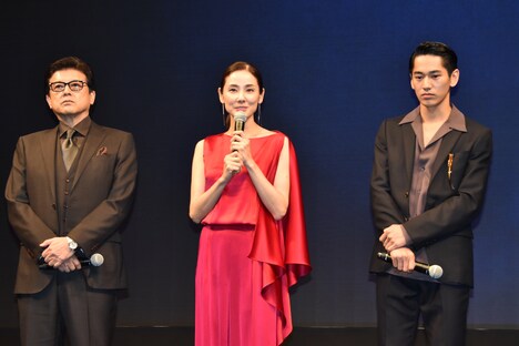 左から三浦友和、吉田羊、永山絢斗。