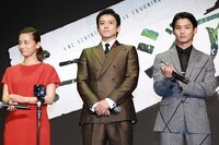 左から尾野真千子、小栗旬、野村周平。