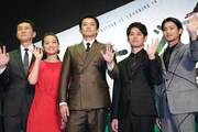 左から松重豊、尾野真千子、小栗旬、妻夫木聡、野村周平。