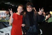 左から尾野真千子、大友啓史。