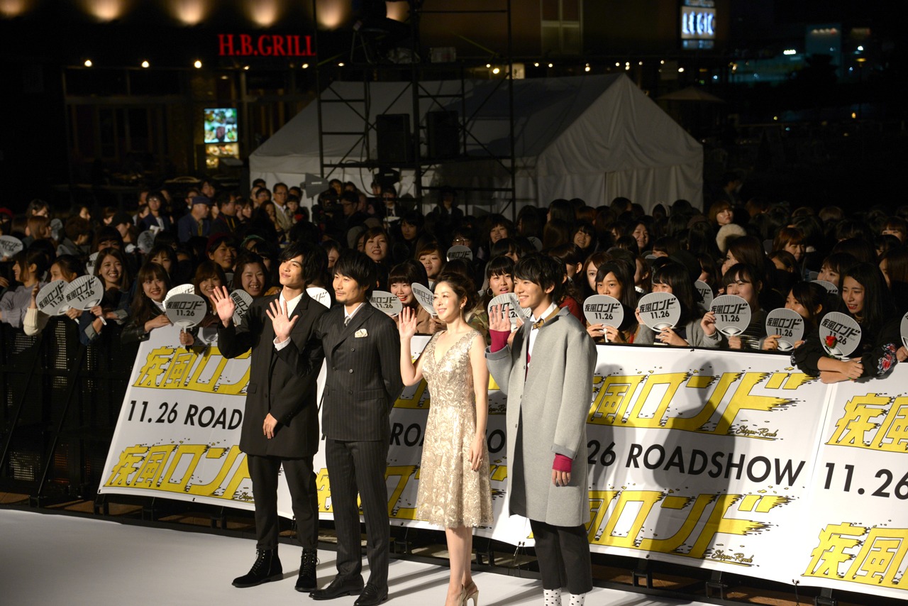 「疾風ロンド」完成披露プレミアムイベントにて、左から志尊淳、戸次重幸、堀内敬子、濱田龍臣。