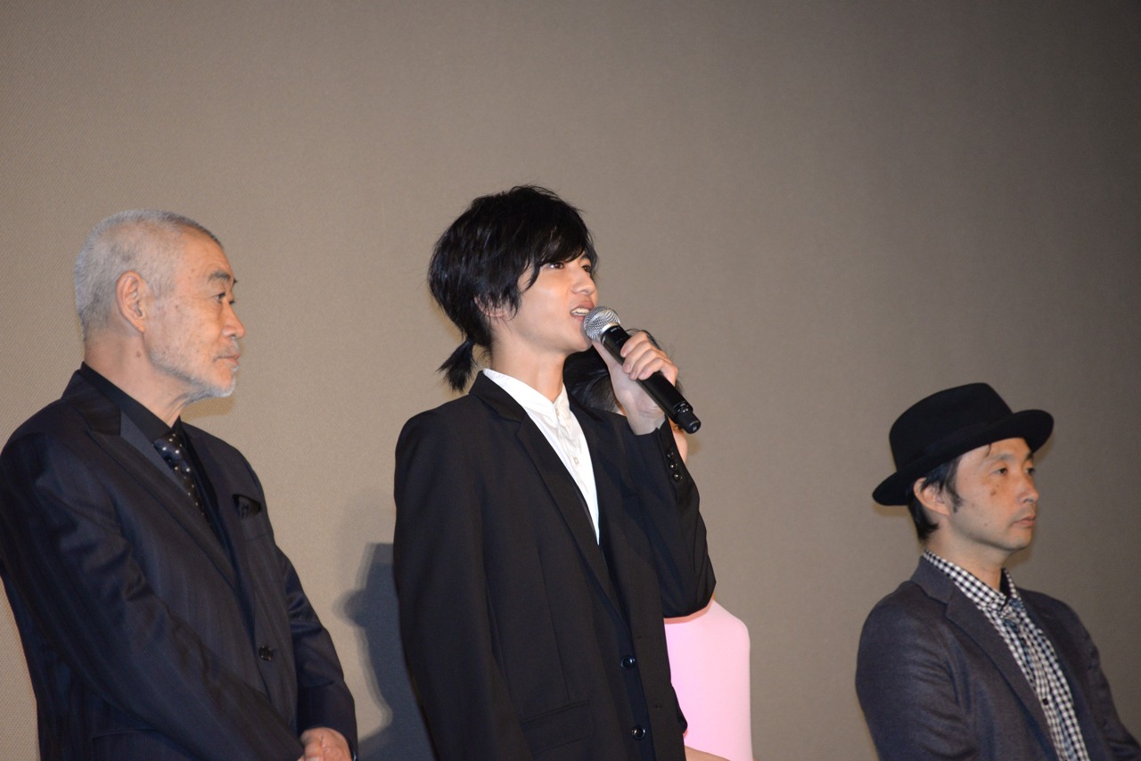 左から柄本明、志尊淳、吉田照幸。