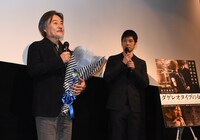 黒沢清（左）と西島秀俊（右）。