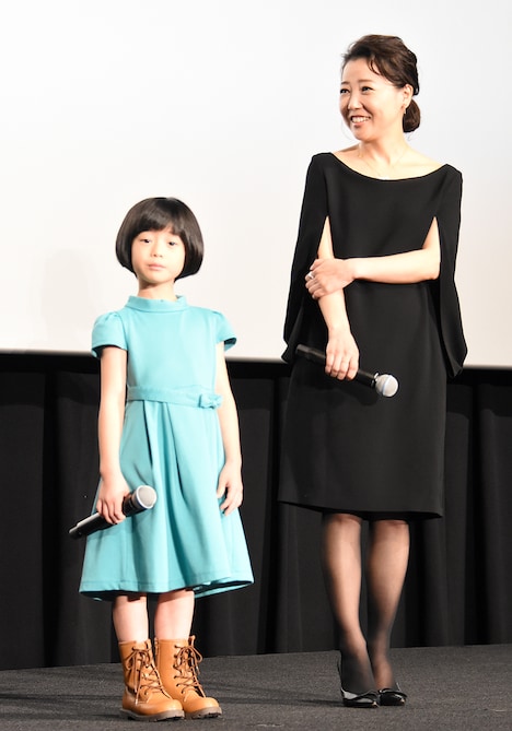 白鳥玉季（左）と西川美和（右）。