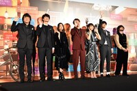 「何者」初日舞台挨拶の様子。