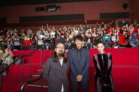 第21回釜山国際映画祭の様子。左から山下敦弘、オダギリジョー、蒼井優。