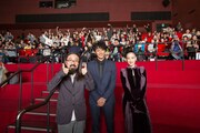 第21回釜山国際映画祭の様子。左から山下敦弘、オダギリジョー、蒼井優。