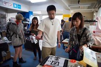 「『闇金ウシジマくん ザ・ファイナル』メイキング映像～モネの習字篇～」より。