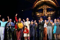 ミュージカル「ミス・サイゴン」特別カーテンコールの様子。