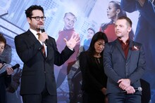 左からJ.J.エイブラムス、サイモン・ペッグ。